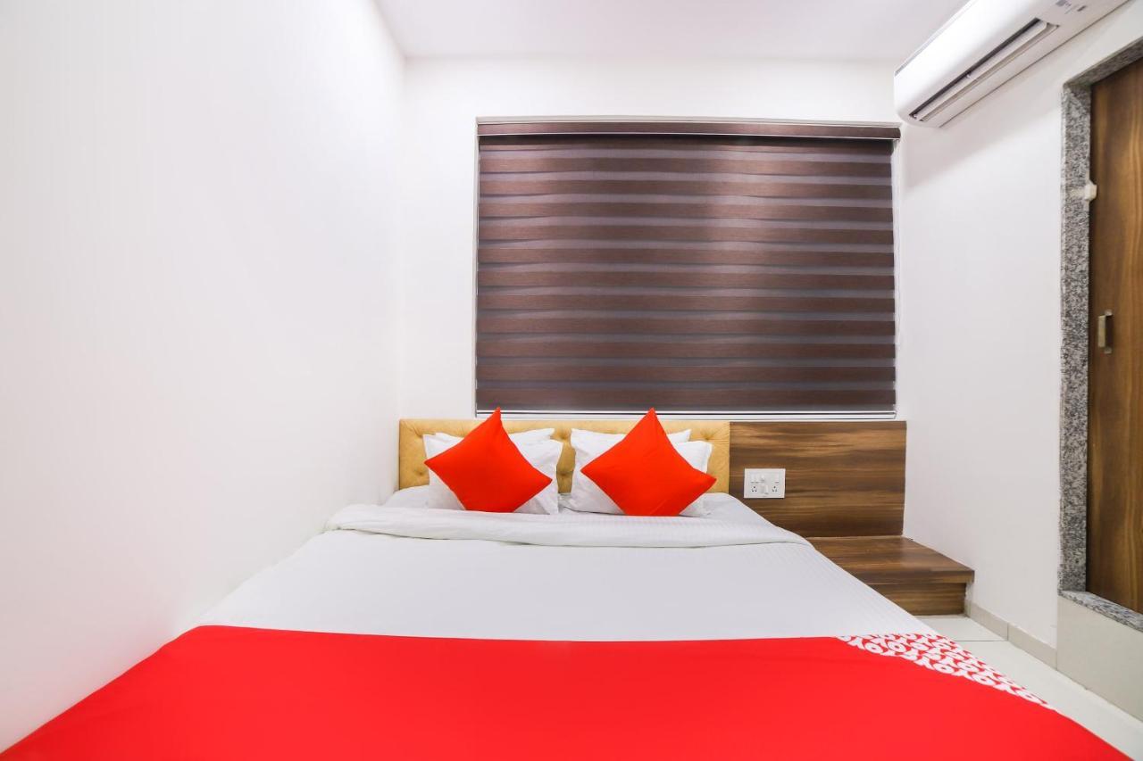 Oyo Flagship 47564 Hotel Gallops Sarkhej Exterior photo